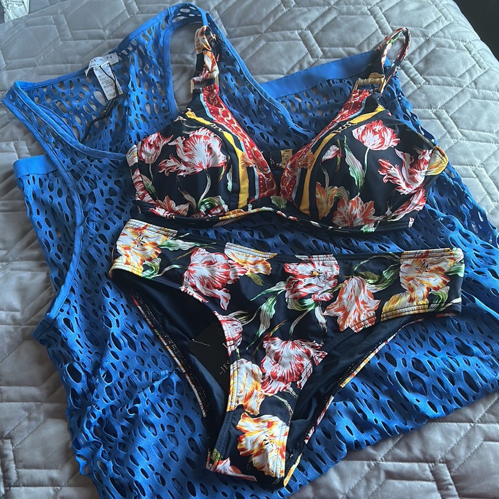 Sz 10-12 Canadian⭐️NWT Jets Australia 2 Piece Navy/Floral/Gold Bikini Set.